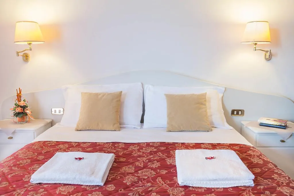 Hotel Le Rotonde Massaciuccoli 3*,