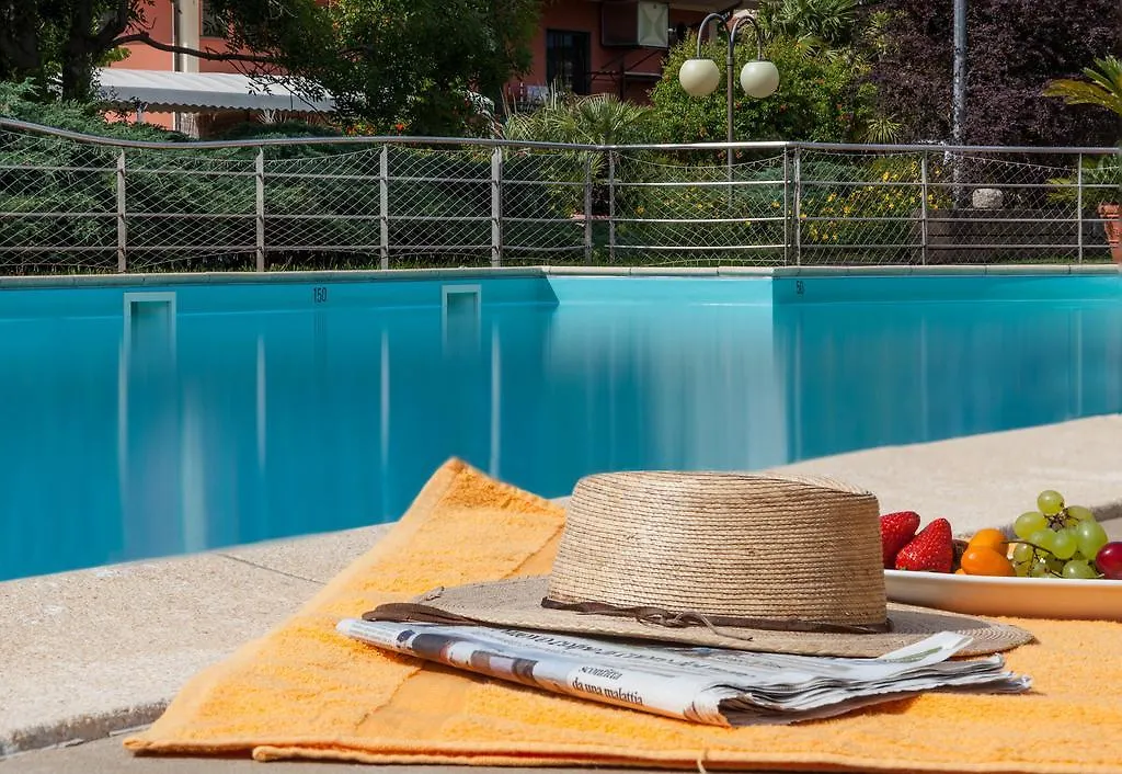 Hotel Le Rotonde Massaciuccoli 3*,